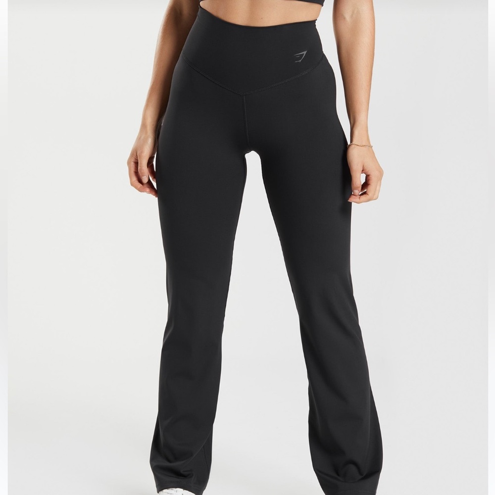 gymshark elevate flared leggings